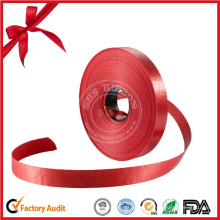 Envoltorio de regalo de color Carrete de cinta roja